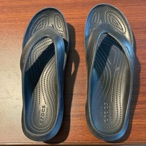 Crocs Black Flip Flops women’s nine men’s 7 , nice to leave in your gym locker